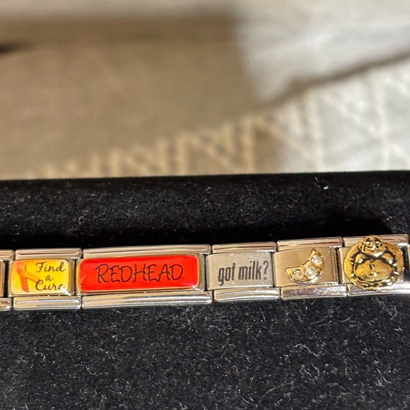 Italian Charm Mix. Seattle, Redhead, Cross, America, Find a Cure. 15 Charms. - Picture 3 of 10